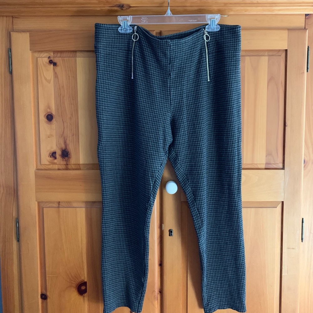 Ann Taylor stretch cropped pants.